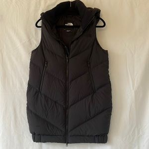 Women’s Northface Albroz Hooded down vest size small